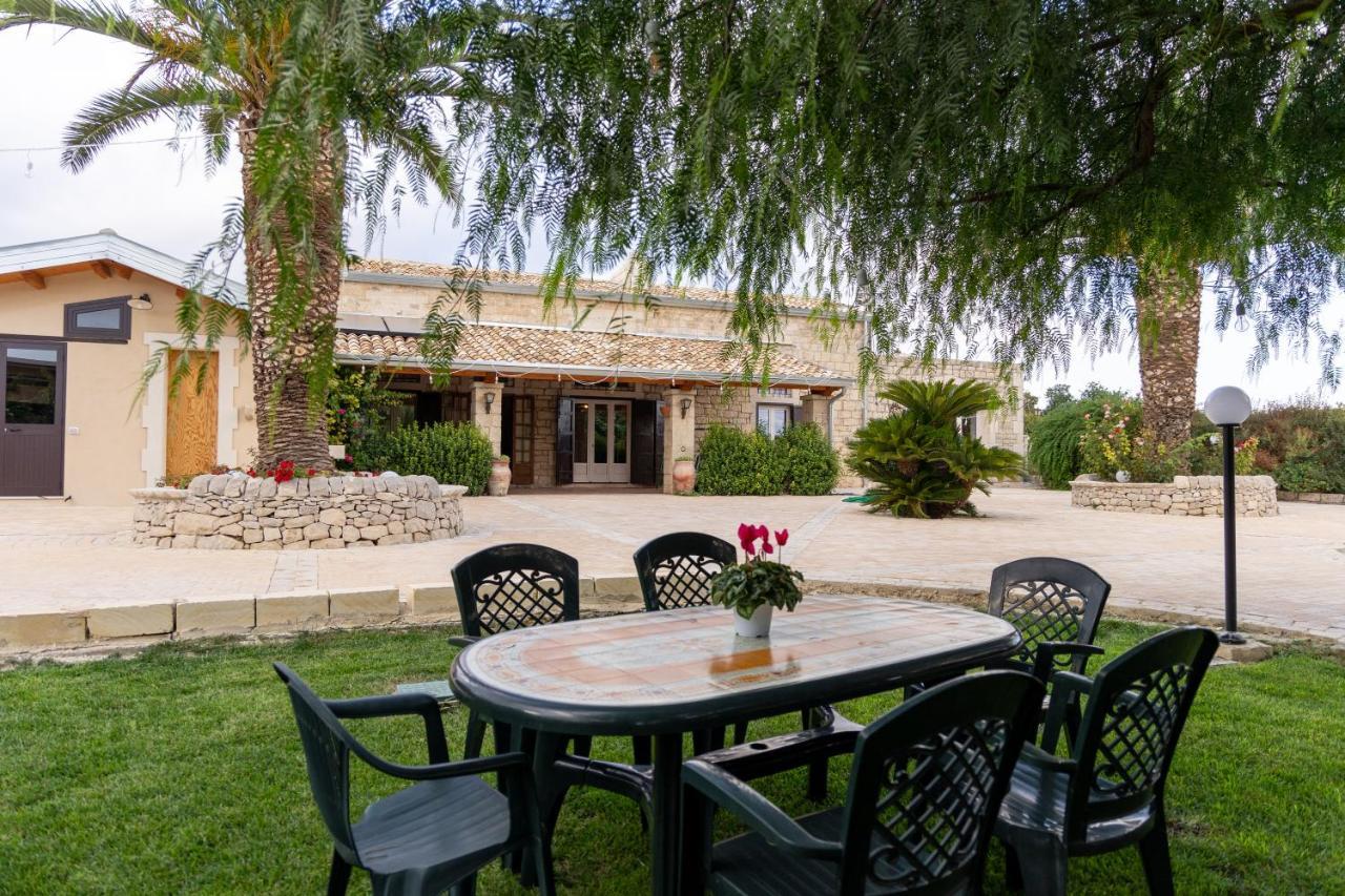 Casale Della Contea Hostal Módica Exterior foto