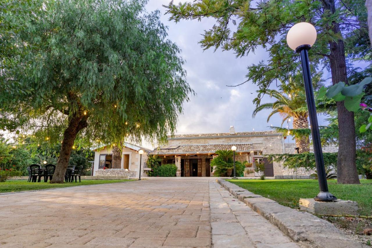Casale Della Contea Hostal Módica Exterior foto
